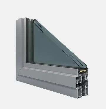 Alufensterprofil-Schnitt von Aliplast, gezeigt in Aluminiumfarbe. Robuste Konstruktion für langlebige Fensterlösungen bei NORTA.