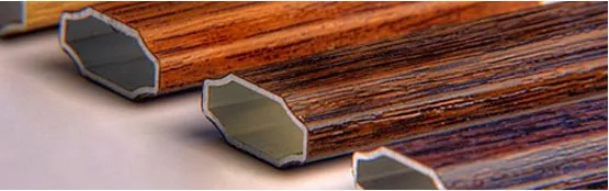 Fenstersprossen in Holzoptik von NORTA. Dekoratives Element für Fenster mit natürlichem Design und langlebiger Qualität.