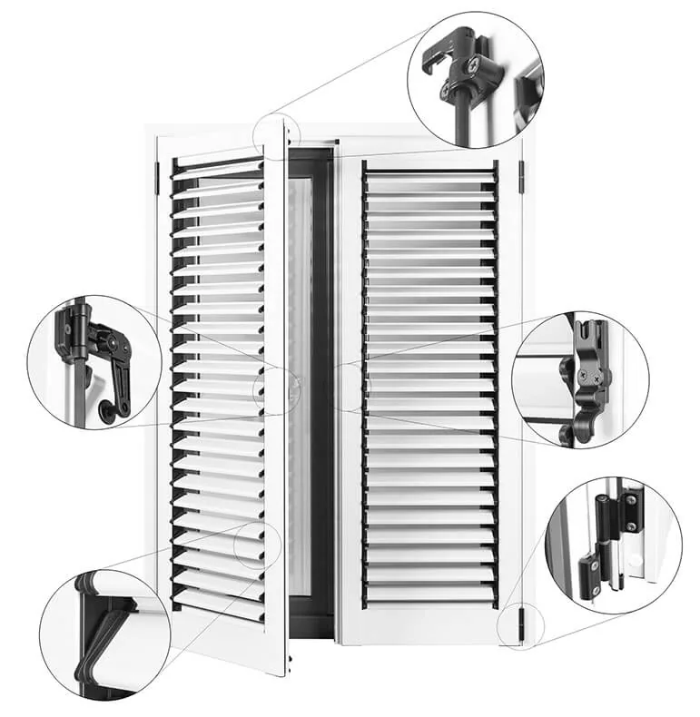 Hochwertiger weißer Fensterladen mit verstellbaren Scharnieren und Lamellen von NORTA für flexible Lichtregulierung.