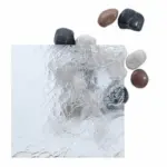 Strukturiertes Ornamentglas Delta Weiss von NORTA. Ideal für Sichtschutz bei Fenstern und Haustüren, lichtdurchlässig und dekorativ.