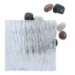 Strukturiertes Ornamentglas Niagara von NORTA. Ideal für Sichtschutz bei Fenstern und Haustüren, lichtdurchlässig und dekorativ.