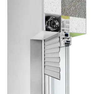 Vormontierter Rollladen von NORTA in einer Wand integriert. Ideal für moderne Fassadengestaltung und effektive Wärmedämmung.