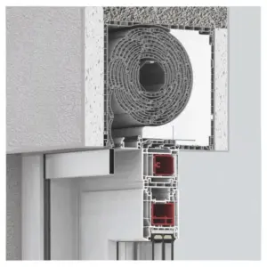 Eingebauter Rollladenkasten mit Profilansicht von NORTA. Ideal für Fensterisolierung und Schutz vor äußeren Einflüssen.