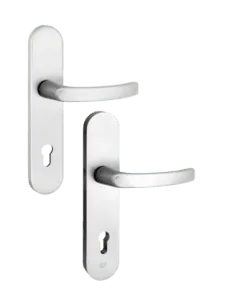 Türgriff-Garnitur in Silber aus Edelstahl von NORTA. Elegantes Design für stilvolle Türen mit hoher Funktionalität.