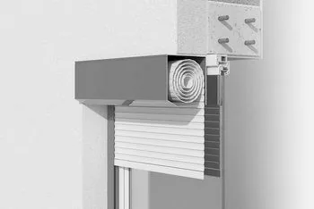 Vorsatzrollladen in Fensternische von NORTA. Effektive Lösung für Sonnenschutz und Wärmedämmung mit modernem Design.