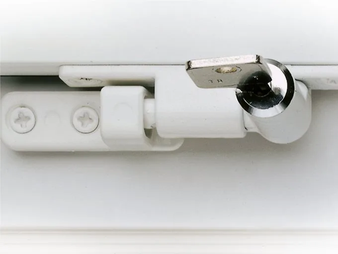 Fensterzubehör Drehsperre von NORTA. Sicheres Schließsystem für erhöhte Einbruchsicherheit und zuverlässigen Schutz.