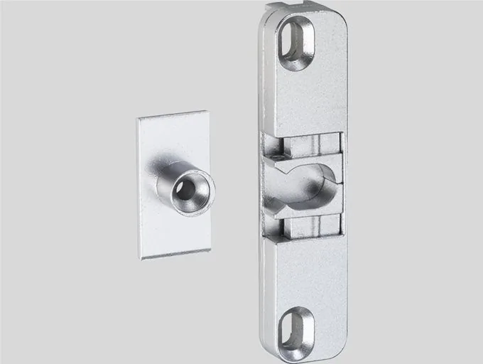 Hochwertiger Türschnapper aus Metall von NORTA. Zuverlässige Ergänzung für sichere und praktische Türmontage.