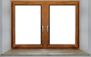 Modernes Holzfenster mit natürlichem Holzfinish von NORTA. Langlebiges Design für energieeffizientes Wohnen.
