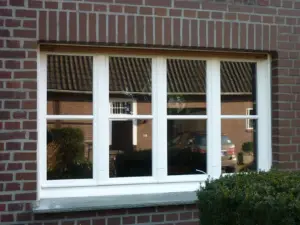 Kunststofffenster in Weiß von NORTA. Elegantes und modernes Design, ideal für Ihr Zuhause, bietet exzellente Wärmedämmung.