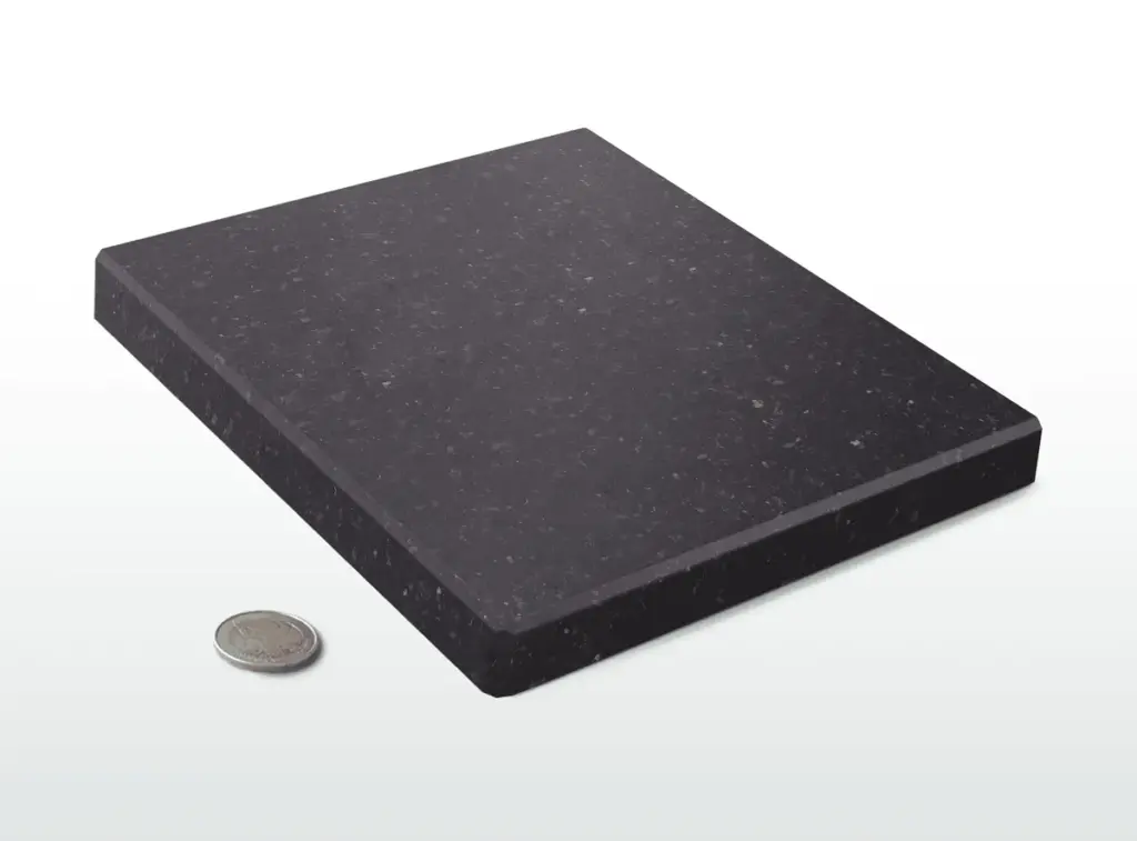 Hochwertige Quarzarbeitsplatte in Schwarz von NORTA, langlebig und pflegeleicht. Ideal für moderne Küchen.