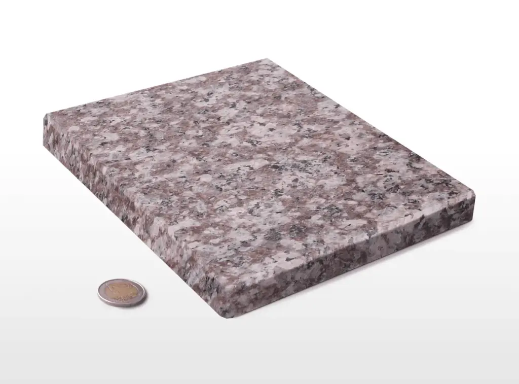 Fensterbank in Misty Braun von NORTA. Hochwertige, pflegeleichte Oberfläche für langlebige Fensterlösungen.