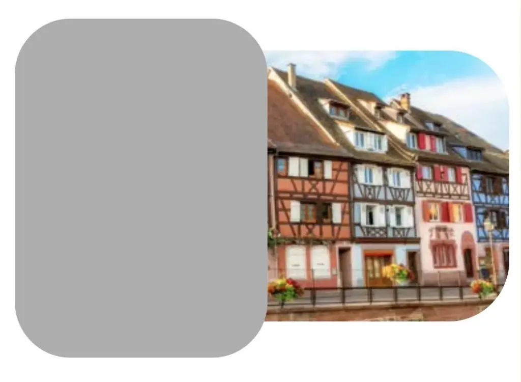 Fachwerkhäuser in lebendigen Farben, die eine idyllische historische Architektur repräsentieren.