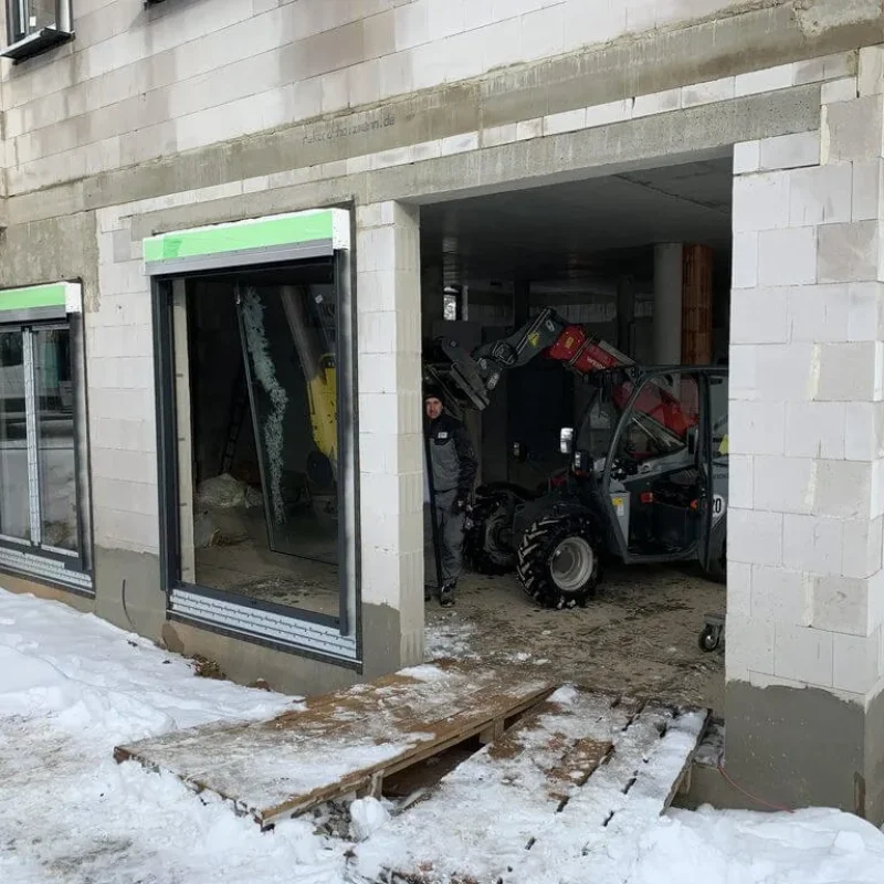 Aluminiumfenster in Gebäudebau von NORTA. Hochwertige Fensterlösungen für moderne Gebäudeoptik und Wärmedämmung.