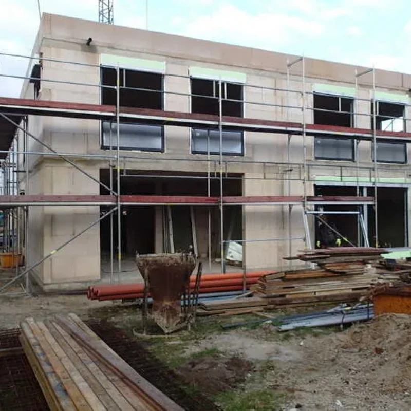 Einfamilienhaus im Aufbau mit Schüco Fenstern in Erkelenz. Hochwertige Lösung von NORTA für modernes Wohnen.