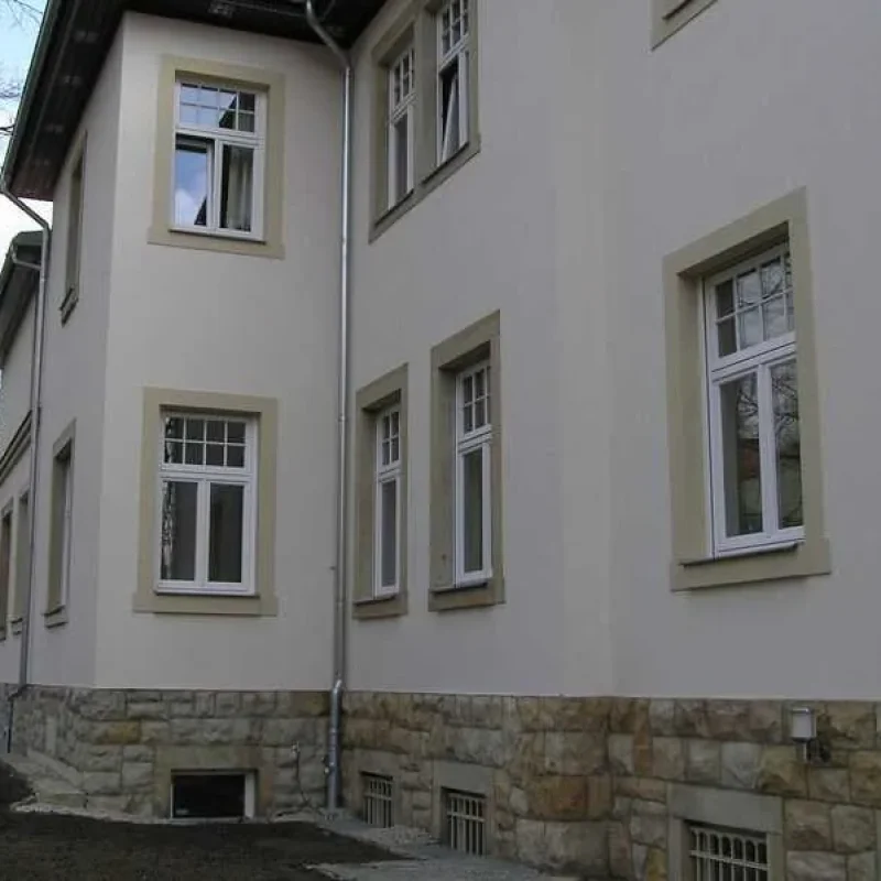 Moderne Fenster auf Altbau-Fassade in Dresden von NORTA. Energieeffiziente Lösung für stilvolle Sanierung.