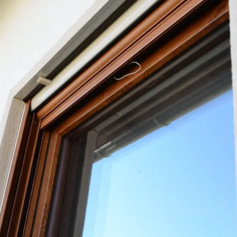 Fenster in Holzoptik von NORTA, Außenansicht. Hochwertige Lösung für natürlichen Look und ausgezeichnete Dämmung.