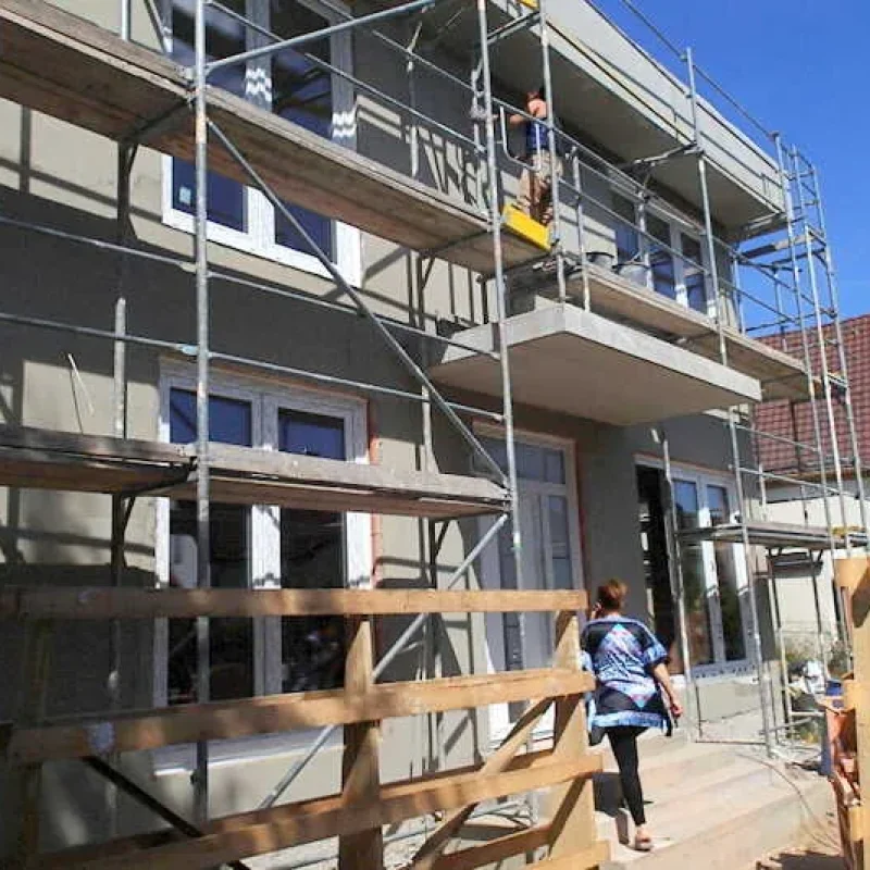 Modernes Schüco-Fenster eingebaut in Berlin. Energiesparende Lösung von NORTA für effiziente Gebäuderenovierung.