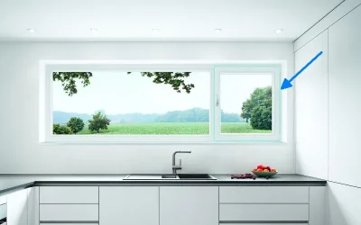 Weißer Fenstergriff von Winkhaus an großem Küchenfenster. NORTA bietet moderne und funktionale Lösungen für Ihr Zuhause.