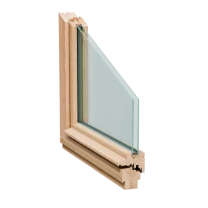 Querschnitt eines Holzfensters mit traditionellen Wetterschenkeln von NORTA. Schützt vor Wettereinflüssen, hochwertige Verarbeitung.