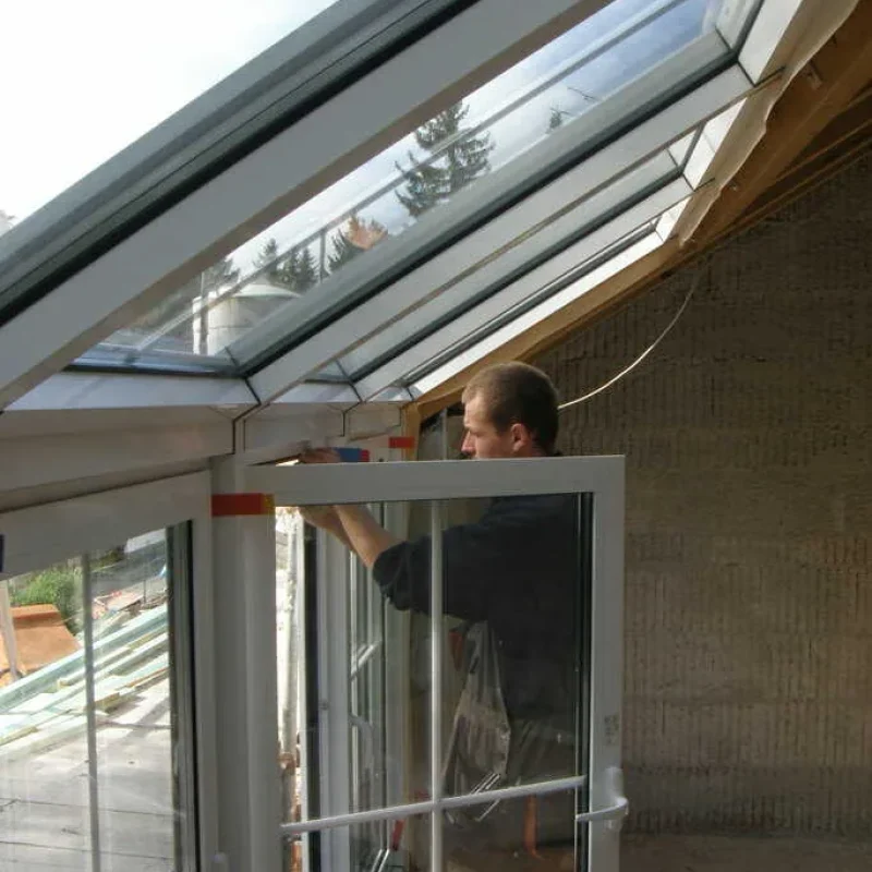 Kniestockfenster aus Aluminium im Dachgeschoss von NORTA. Hochwertige Lösung für mehr Licht und Raumkomfort.