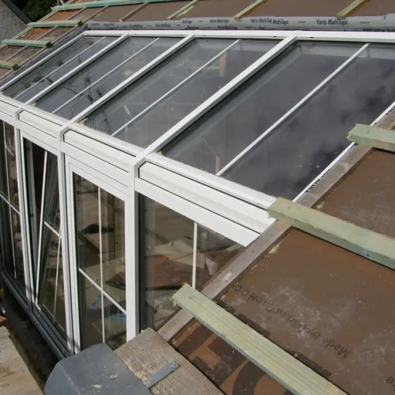 Kniestockfenster aus Aluminium in Weiß von NORTA. Perfekte Lösung für mehr Licht und Energieeffizienz im Dachbereich.