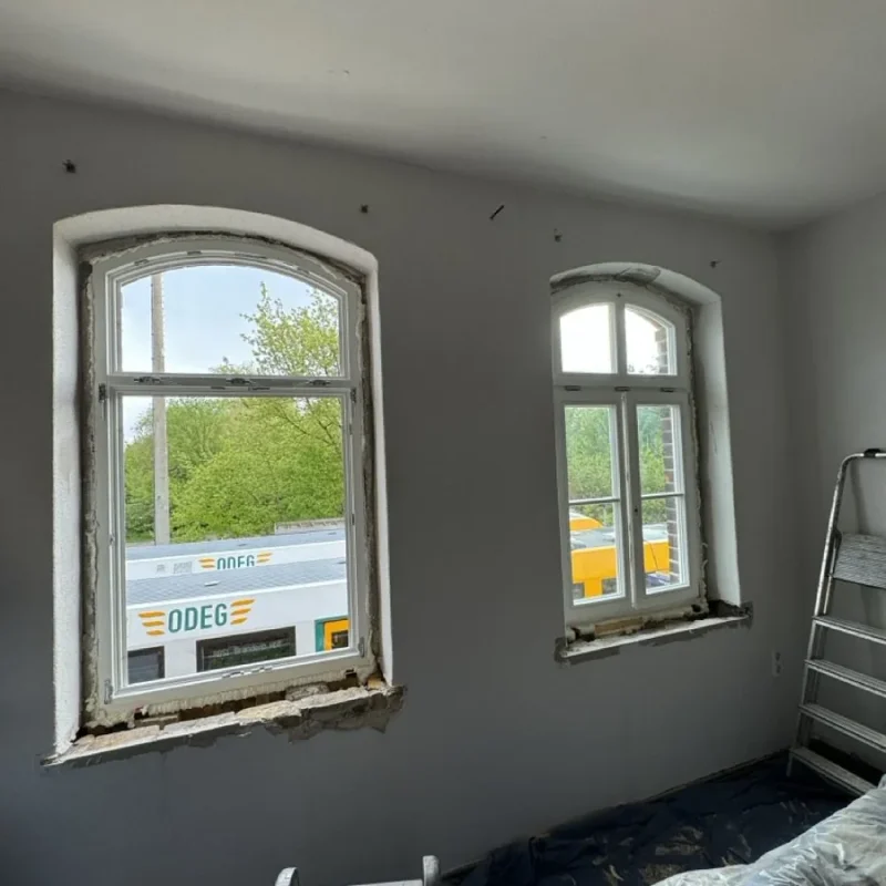 Montage von Holzfenstern in Havelsee bei NORTA. Optimale Passform und Isolierung für energieeffiziente Fensterlösungen.