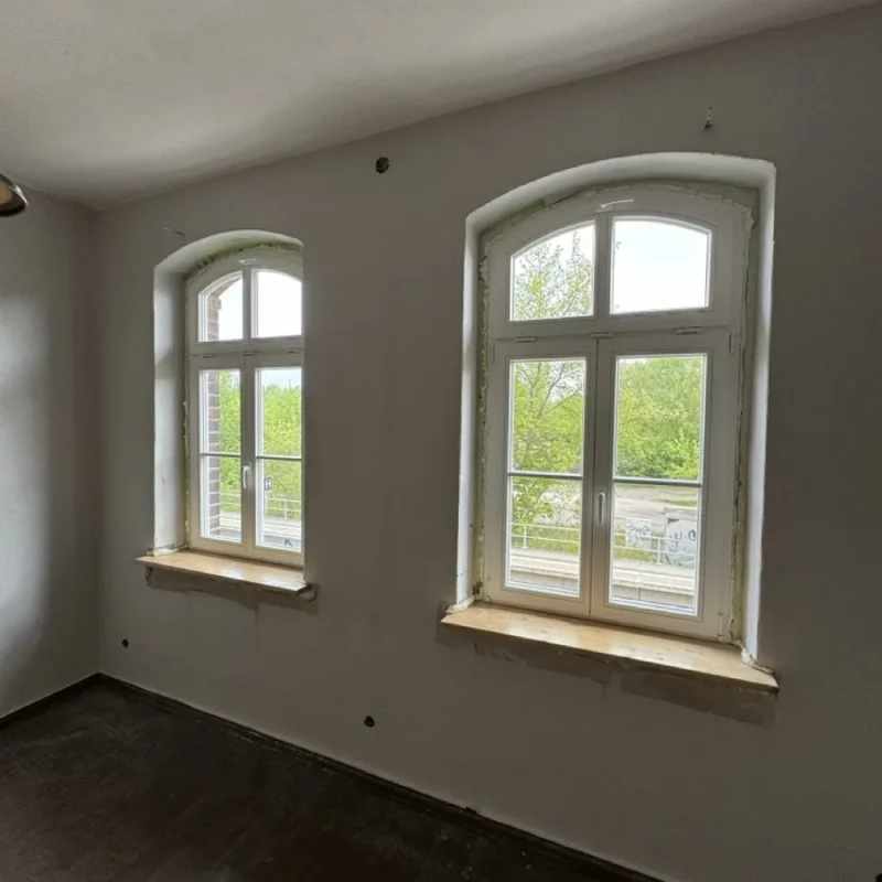 Holzfenster montiert in Altbau von NORTA. Optimale Lösungen für Wärmedämmung und stilvolle Inneneinrichtung.