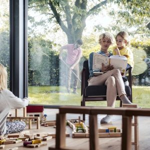 REHAU SYNEGO Hebeschiebetür mit Panoramaverglasung zum Garten