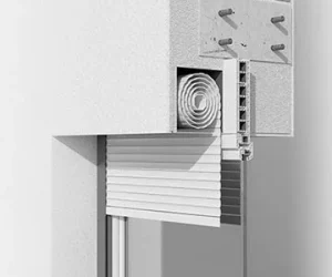 Eingebauter Rollladenkasten aus Aluminium von NORTA. Optimaler Schutz vor Witterungseinflüssen und verbessertem Wärmeschutz.