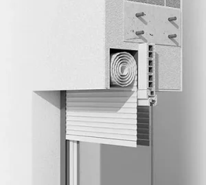 Eingebauter Rollladenkasten aus Aluminium von NORTA. Optimaler Schutz vor Witterungseinflüssen und verbessertem Wärmeschutz.