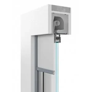 Weißer NORTA Screen mit Aufsatzkasten. Bietet stilvolle Optik und effektiven Sonnenschutz für moderne Fensterlösungen.