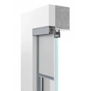Screen mit sichtbarem Kasten von NORTA. Ideal für blendfreien Sonnenschutz und moderne Fassadengestaltung.