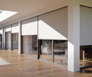 Moderne Screens als Sonnenschutz von NORTA. Effektiver Schutz vor Sonnenstrahlen für ein angenehmes Raumklima auf der Terrasse.