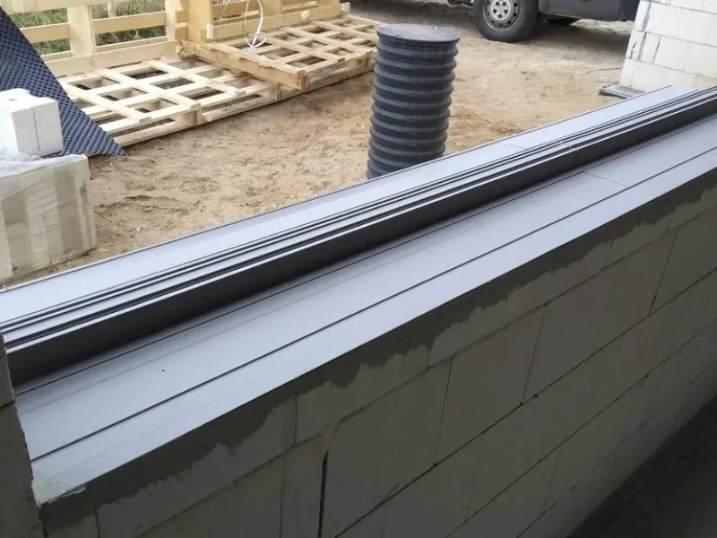 Thermo-FBA Fensterbankanschluss von NORTA. Eliminiert Wärmebrücken unter der Fensterbank und sorgt für optimale Dämmung.